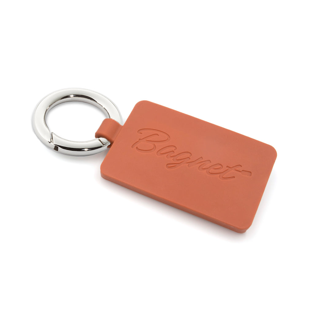 La Paz, the limited-edition Bagnet magnetic purse holder, comes with a small polished nickel ring